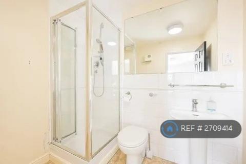 2 bedroom penthouse to rent, Inverness Mews, London, E16