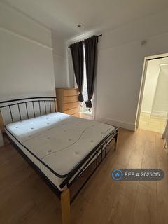 1 bedroom in a house share to rent, Durnsford Road, London, SW19