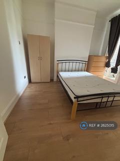 1 bedroom in a house share to rent, Durnsford Road, London, SW19