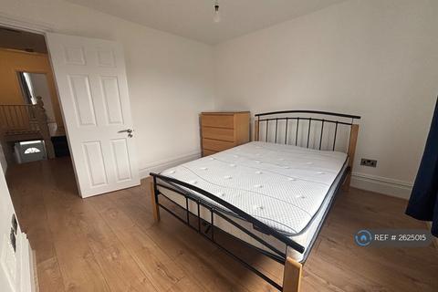 1 bedroom in a house share to rent, Durnsford Road, London, SW19