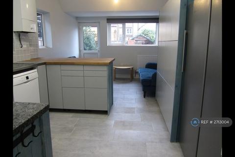 6 bedroom terraced house to rent, Longmead Avenue, Bristol, BS7