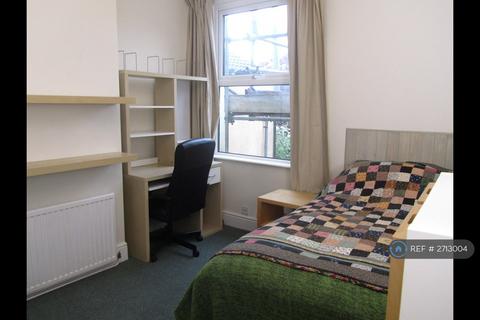 6 bedroom terraced house to rent, Longmead Avenue, Bristol, BS7