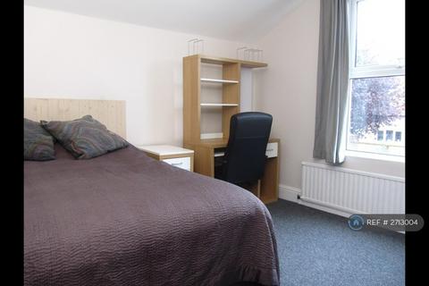 6 bedroom terraced house to rent, Longmead Avenue, Bristol, BS7