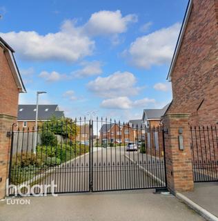 5 bedroom semi-detached house for sale, Cherry Gate Gardens, Luton