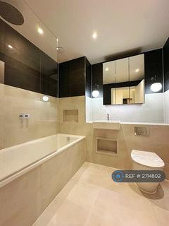 1 bedroom in a flat share to rent, Menara Point, London, E16