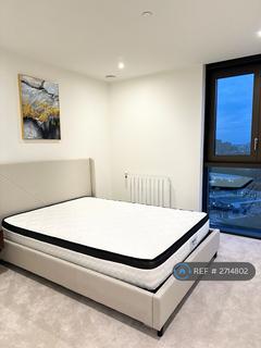 1 bedroom in a flat share to rent, Menara Point, London, E16