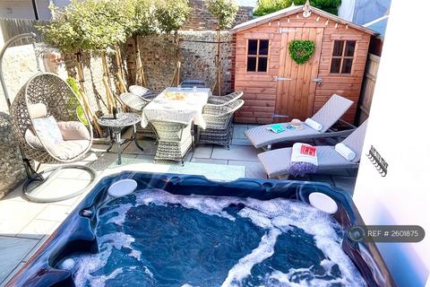 2 bedroom maisonette to rent, West St, None, PO21