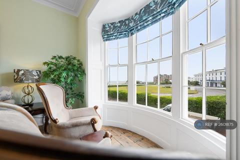 2 bedroom maisonette to rent, West St, None, PO21