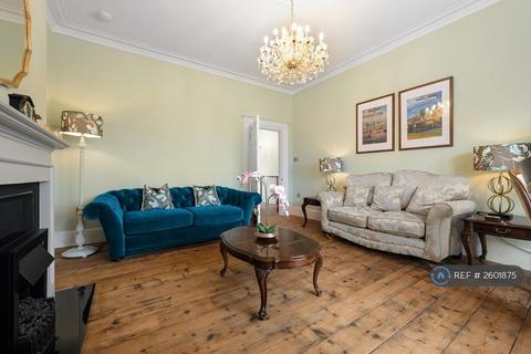 2 bedroom maisonette to rent, West St, None, PO21