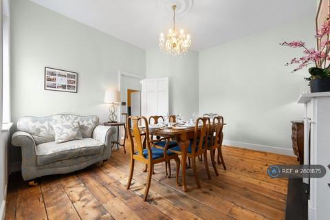 2 bedroom maisonette to rent, West St, None, PO21