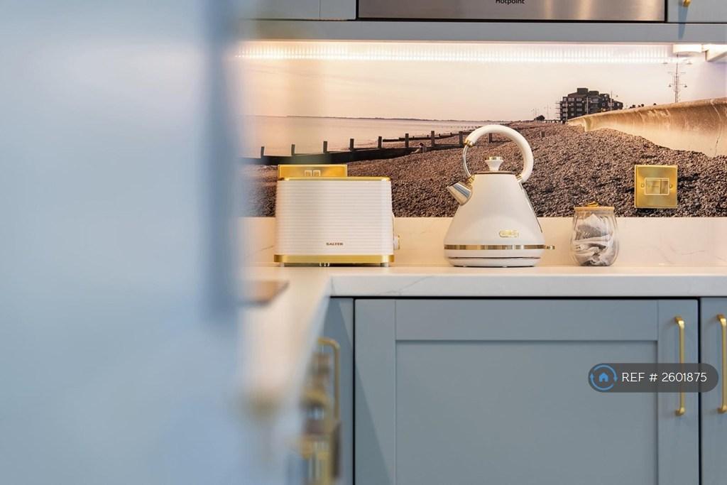 Feature Glass Kitchen Splash Back