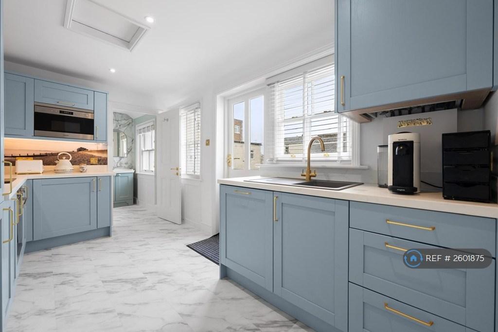 Stunning Blue Kitchen With Integral Appliances