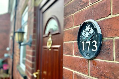 2 bedroom terraced house to rent, Broadway, Horsforth, Leeds, West Yorkshire, LS18
