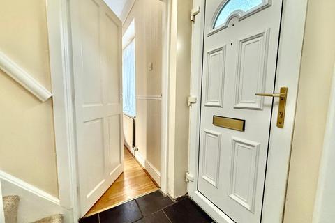 2 bedroom terraced house to rent, Broadway, Horsforth, Leeds, West Yorkshire, LS18