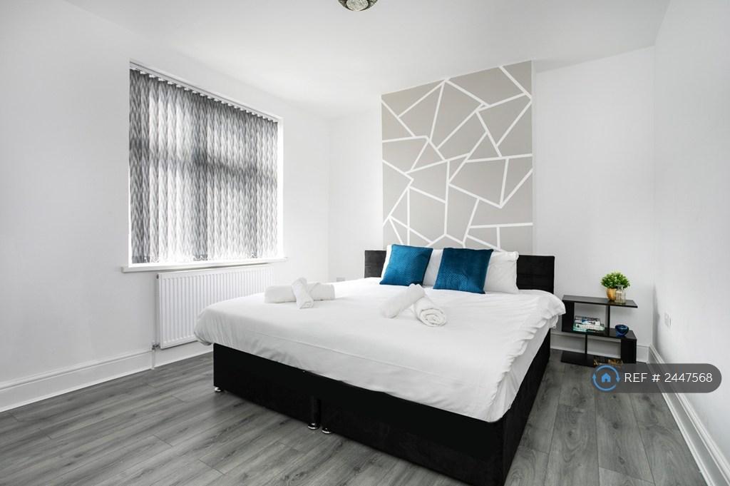 Bedroom 4 With Kingsize Or 2 Single Beds + Towels