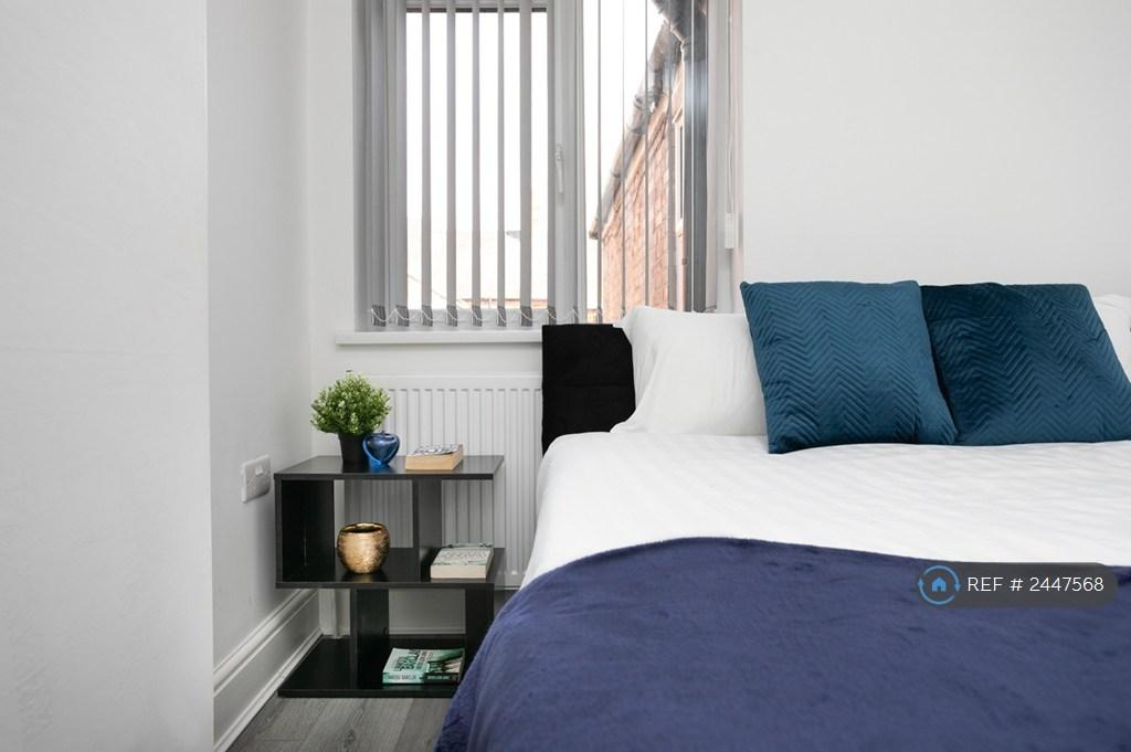 Bedroom 3 With Kingsize Or 2 Single Beds + Towels