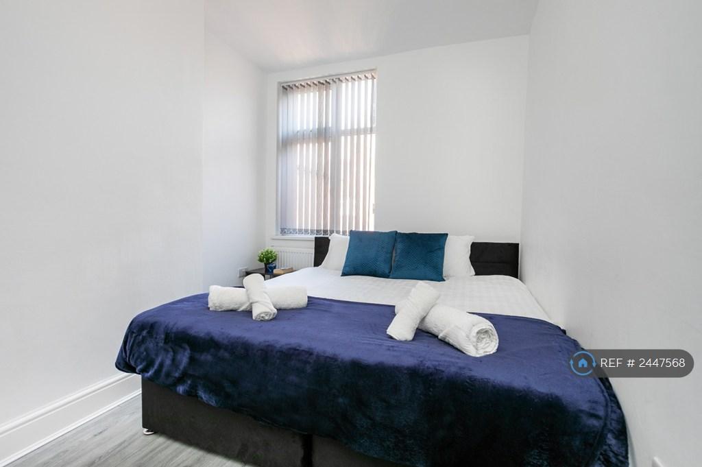 Bedroom 3 With Kingsize Or 2 Single Beds + Towels