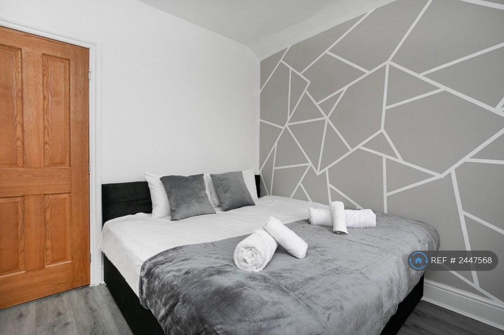 Bedroom 2 With Kingsize Or 2 Single Beds + Towels