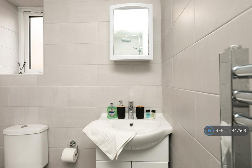 Bathroom 1 With Shower And Bidet