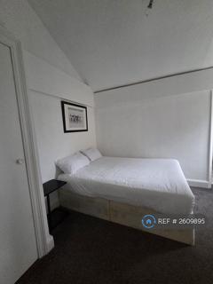 3 bedroom flat to rent, Cawnpore Street, London, SE19