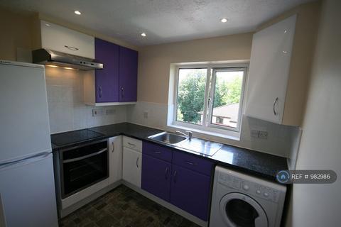 2 bedroom flat to rent, Winchester Court, High Wycombe, HP11