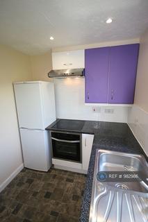 2 bedroom flat to rent, Winchester Court, High Wycombe, HP11