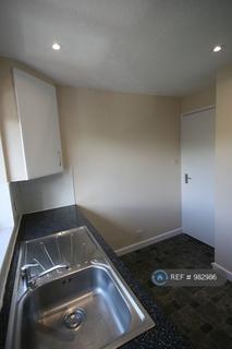 2 bedroom flat to rent, Winchester Court, High Wycombe, HP11