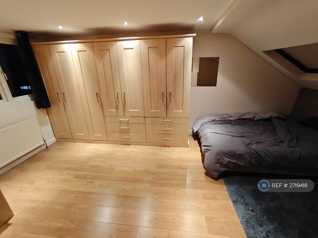 Bed &amp; Storage 2