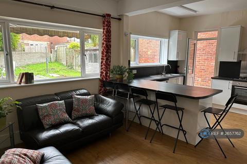 6 bedroom detached house to rent, Frederica Road, Bournemouth, BH9