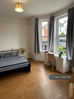 6 bedroom detached house to rent, Frederica Road, Bournemouth, BH9