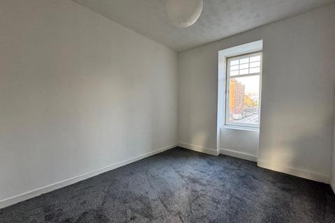 2 bedroom flat to rent, Broomlands Street, Paisley PA1