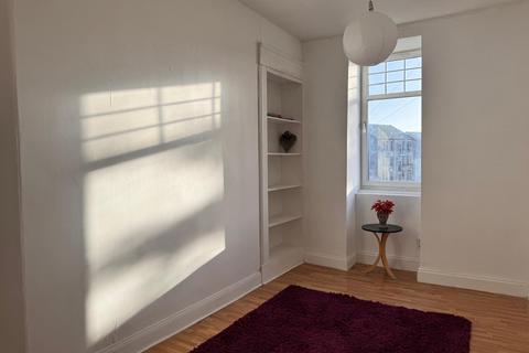 2 bedroom flat to rent, Broomlands Street, Paisley PA1