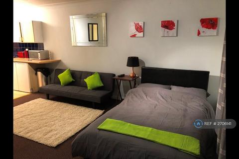 Studio to rent, Sough, Slough, SL1