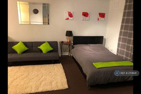 Studio to rent, Sough, Slough, SL1