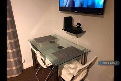 Studio to rent, Sough, Slough, SL1