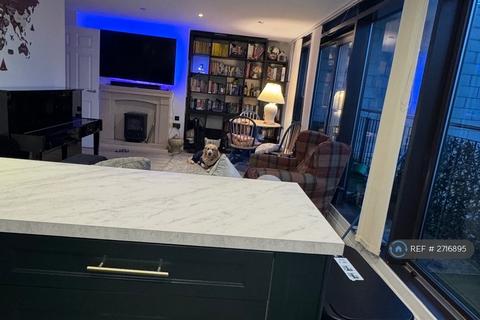 2 bedroom penthouse to rent, Middlewood Street, Salford, M5