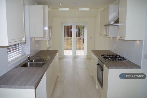 3 bedroom terraced house to rent, Roe Road, Northampton, NN1