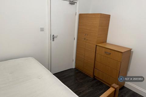 1 bedroom in a house share to rent, Lansdowne Road, London, E11