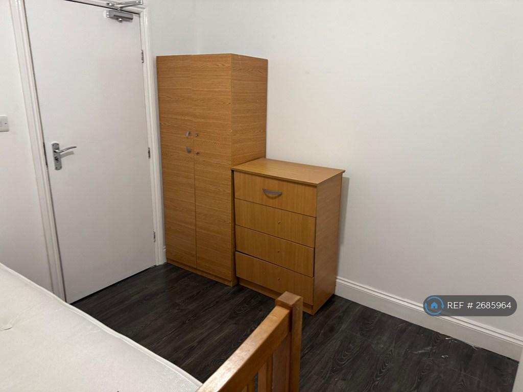 Single Room Middle Floor