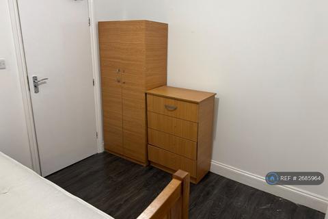 1 bedroom in a house share to rent, Lansdowne Road, London, E11