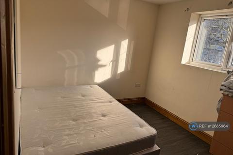 1 bedroom in a house share to rent, Lansdowne Road, London, E11