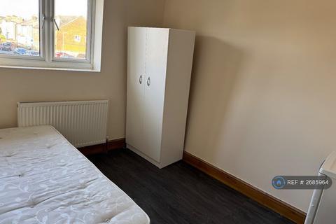 1 bedroom in a house share to rent, Lansdowne Road, London, E11