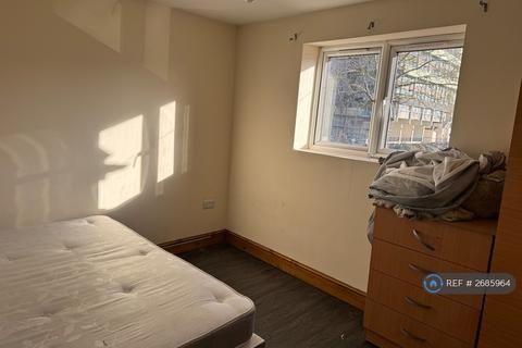 1 bedroom in a house share to rent, Lansdowne Road, London, E11