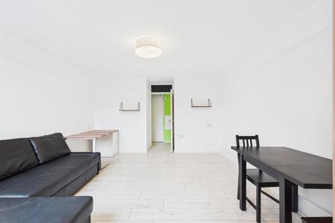 1 bedroom flat to rent, Reedham Close, London