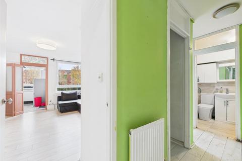 1 bedroom flat to rent, Reedham Close, London