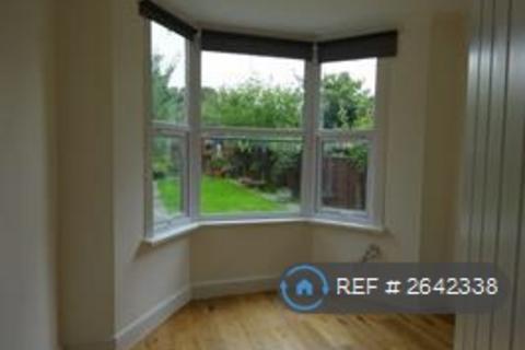 1 bedroom in a flat share to rent, Palmers Green, London, N13