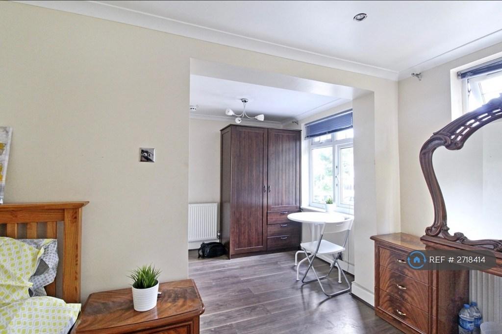 Large Spacious Double Room