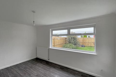 3 bedroom bungalow to rent, Roman Close, Castlefields, WA7
