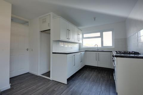 3 bedroom bungalow to rent, Roman Close, Castlefields, WA7