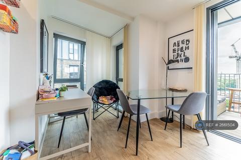 2 bedroom flat to rent, Kempton House, Staines-Upon-Thames, TW18